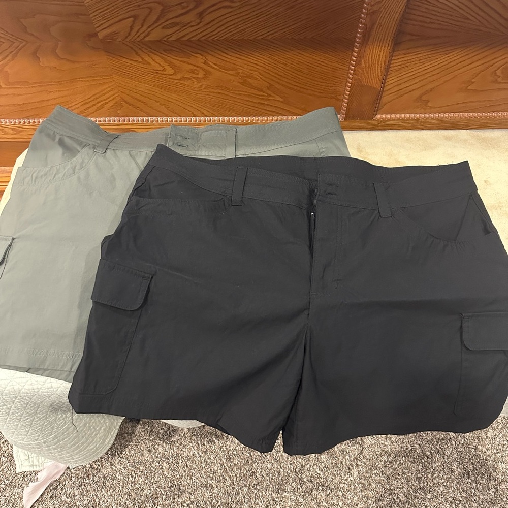 Women's Eddie Bauer black and olive green Cargo Shorts